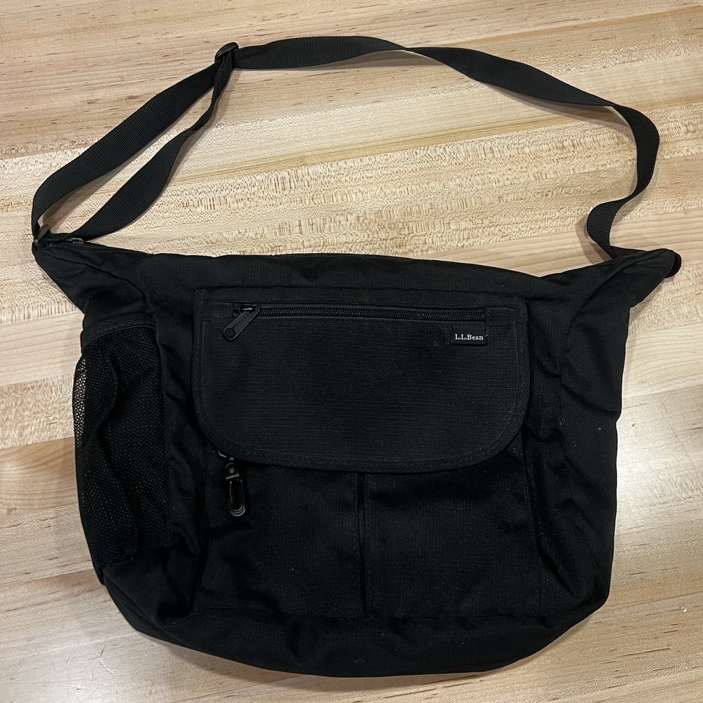 L.L.Bean Shoulder Bag Black Adjustable Strap Inner Pockets